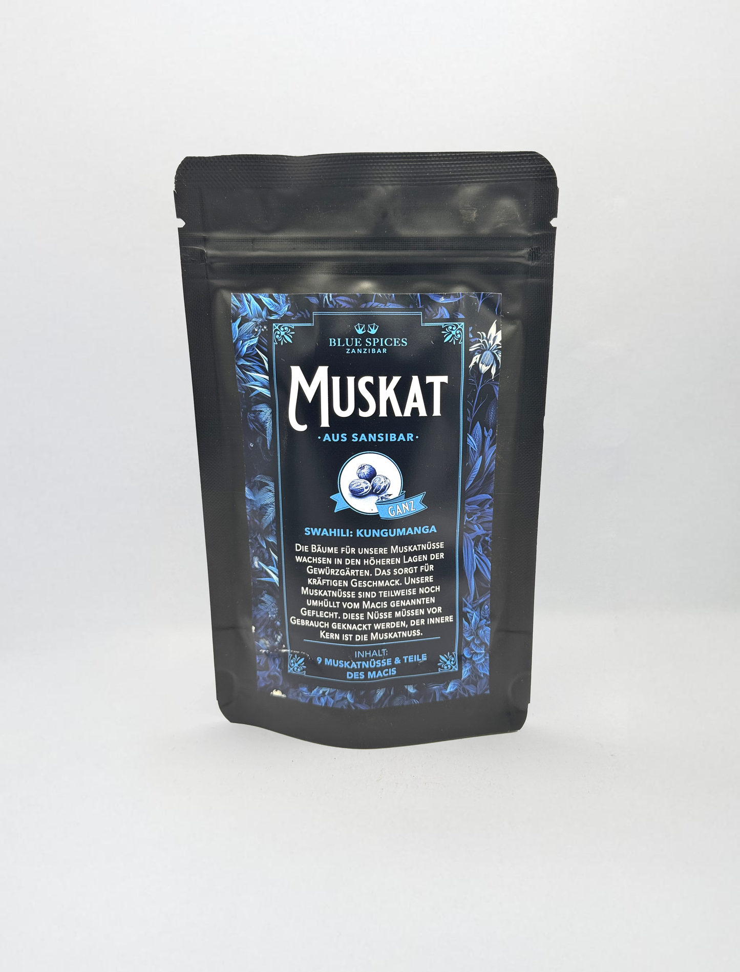 Muskatnuss und Teile des Macis (ganz)